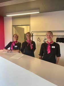 Agence Hôtesse Paris : Agence Elégance Hôtesses Paris pour l’accueil de vos conférences et séminaires à l’Institut Imagine Paris 15em